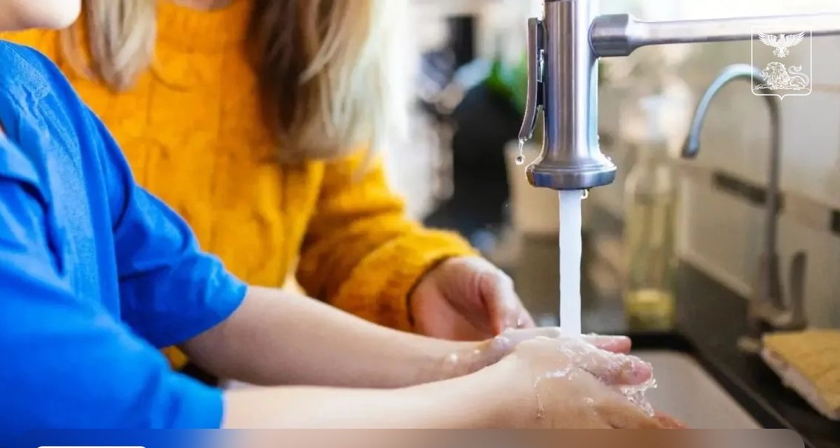 В посёлке Красный Остров заменили 140 метров водовода из-за частых аварий