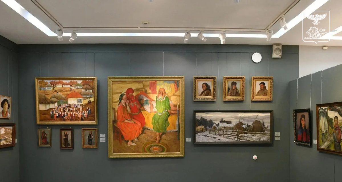 В Белгороде открылась выставка о народах России с картинами, скульптурами и фарфоровыми статуэтками