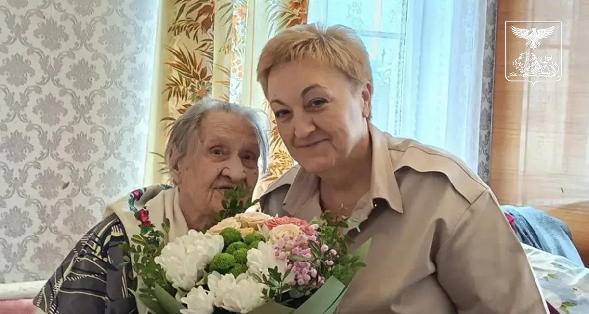 99-летняя учительница десять лет ходила пешком на работу из Юсупово в Илёк-Кошары