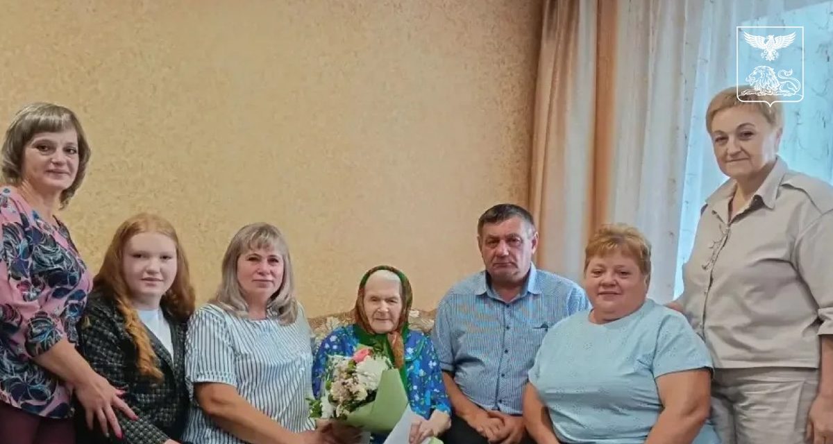 Екатерина Мозговая из Ракитянского округа отметила 95-летие, сохранив бодрость и любовь к розам