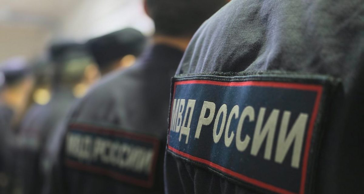 Звук рации привёл мужчину к забытой сумке: её украли из беседки в Дубовом